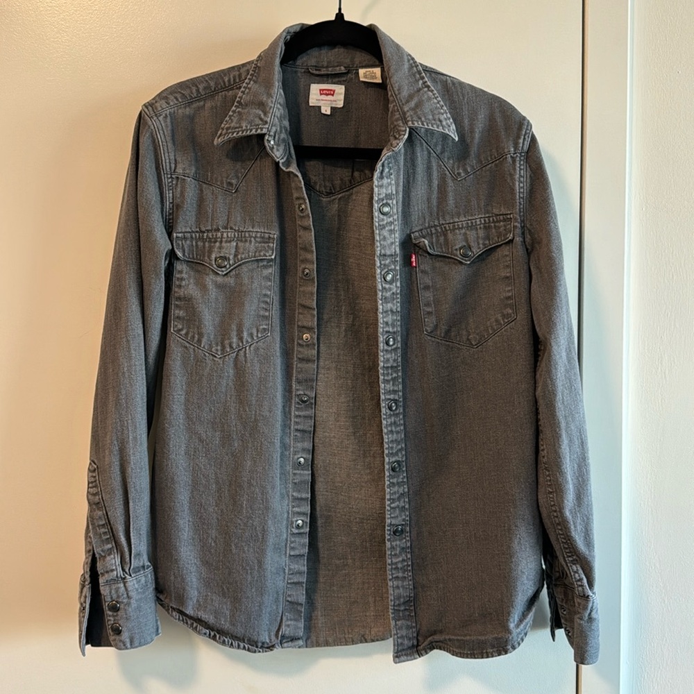 Levi's Button Down Sized Small